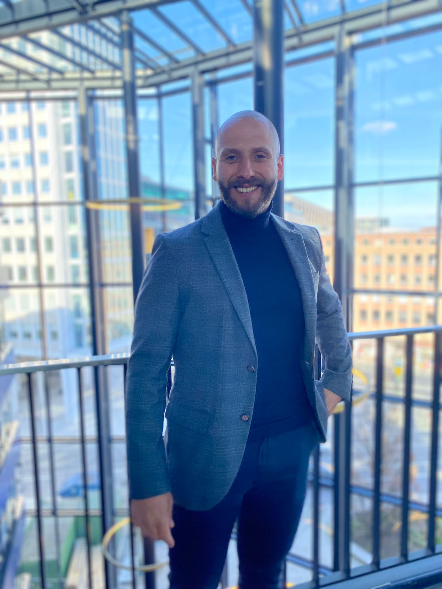 Андрей Мартенс - профессиональный коуч с дипломом BWL и сертификацией, специализирующийся на карьерном консультировании для русскоговорящих специалистов в Германии